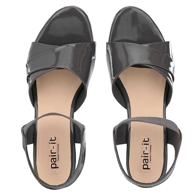 Stylish Women Flats Sandal at Rs 200/pair